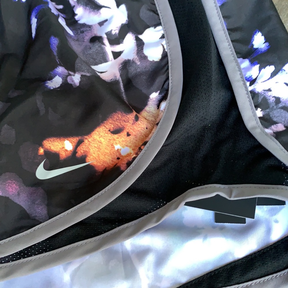 NIKE WOMENS RUNNING SHORTS - Picture 4 of 15